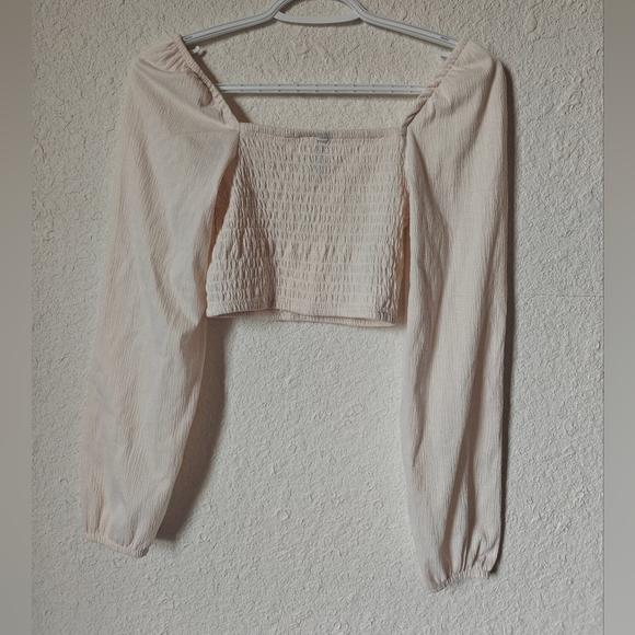 DIVIDED puffy Sleeve Smocked Crop Top - Picture 4 of 4